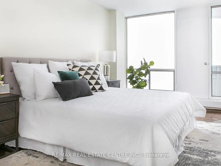 50 Graydon Hall Dr #1206 — Photo 13