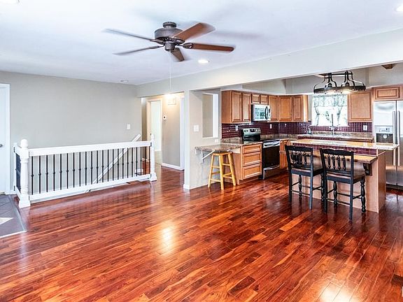 3rd image of 816 Sun Valley