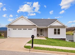 32 McIlwee Ln, Staunton, VA 24401