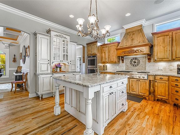 3rd image of 11336 Pembrook Cir