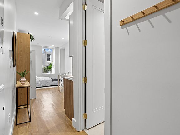 4th image of 275 20th St #2D
