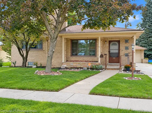 9290 Jerome Ave, Redford, MI 48239