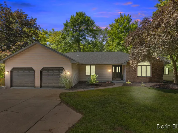 12755 Overlook Dr NE, Greenville, MI 48838