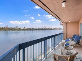 302 Adams Ct, Edgewater, NJ 07020