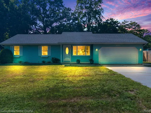 3377 Sapphire Ln, Fort Gratiot, MI 48059