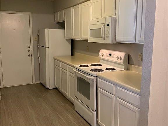 4th image of 9606 Woodvale Dr #B