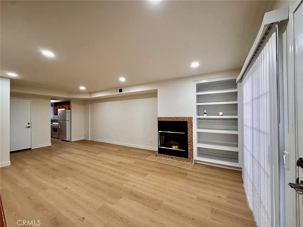 2 bed, 2.5 bath, 984 sqft, $2,500 — Photo 4