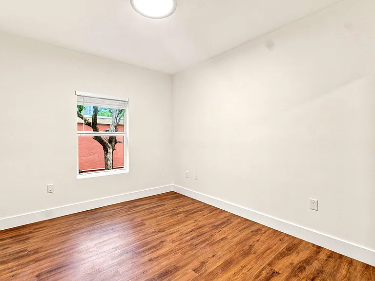 432 SE 16th St #432 — Photo 31