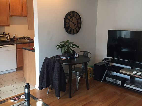 3rd image of 1249-1253 W Henderson St #2C