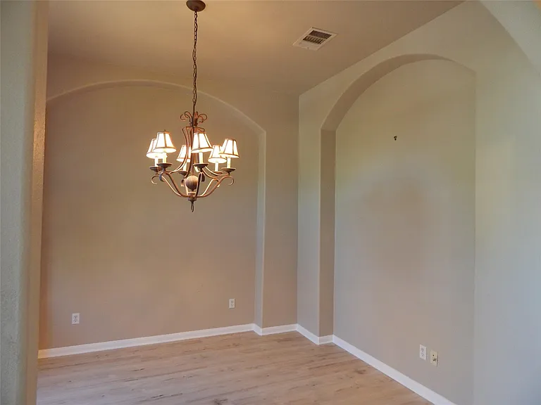 601 Abbeyglen Castle Dr — Photo 8