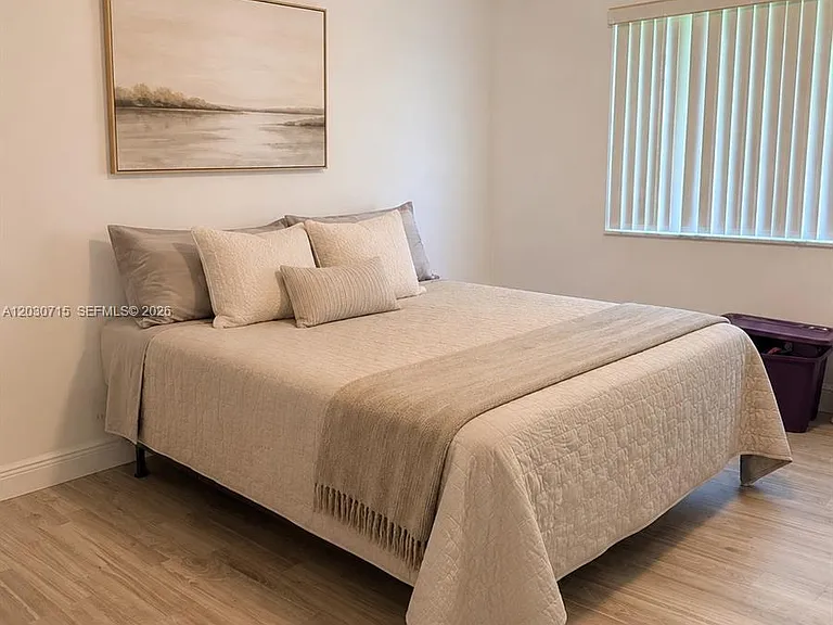 200 High Point Ct E #D — Photo 17