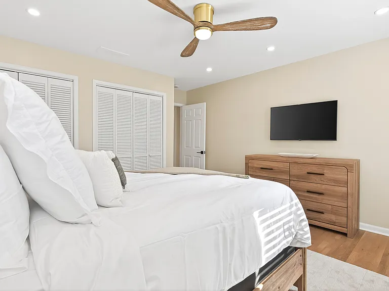 310 Rivoli Cir — Photo 35