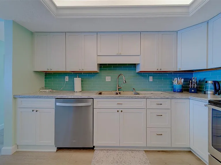 17920 Gulf Blvd #1205 — Photo 9