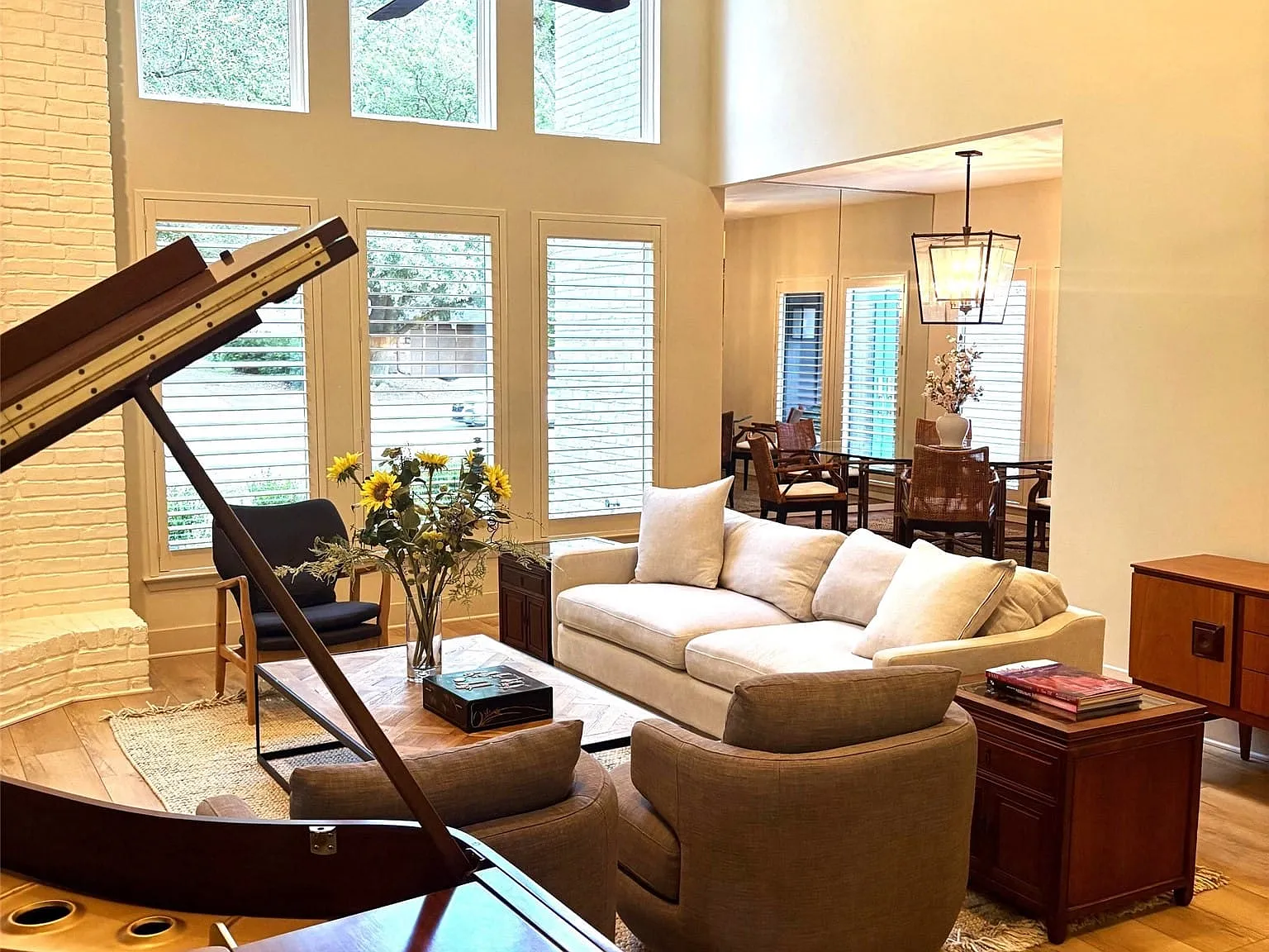 4 bed, 3.0 bath, 2956 sqft, $5,400 — Photo 4