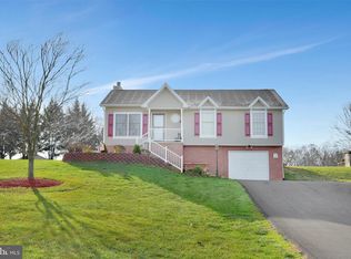 29 Mustang Dr, Falling Waters, WV 25419