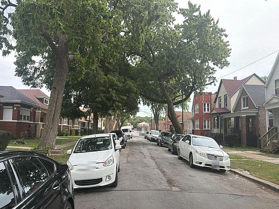 5th image of 706 E 91st Pl