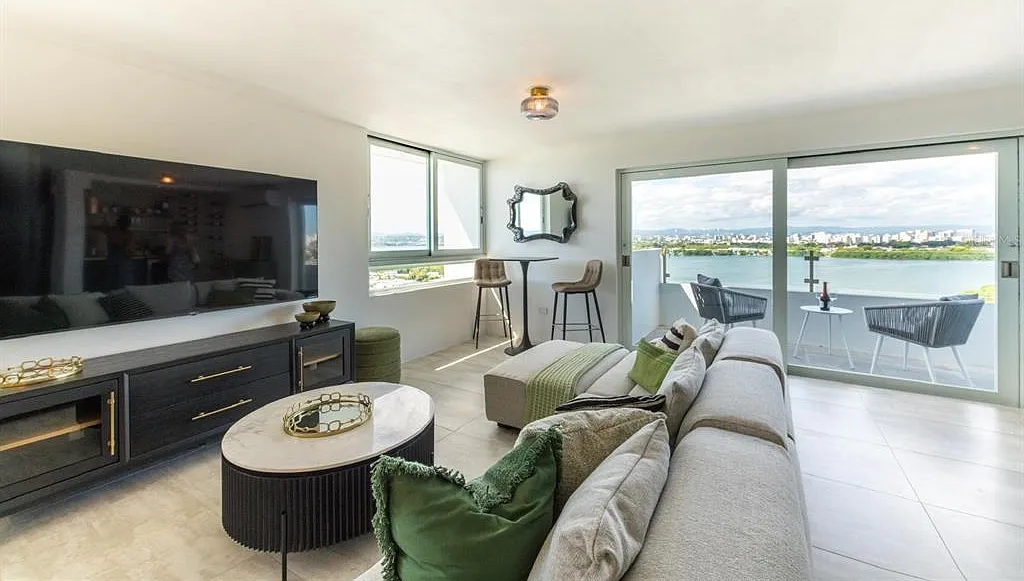 2 bed, 2.0 bath, 1261 sqft, $4,500 — Photo 2