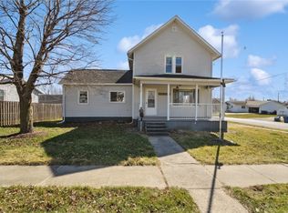 602 E 9th St, Vinton, IA 52349