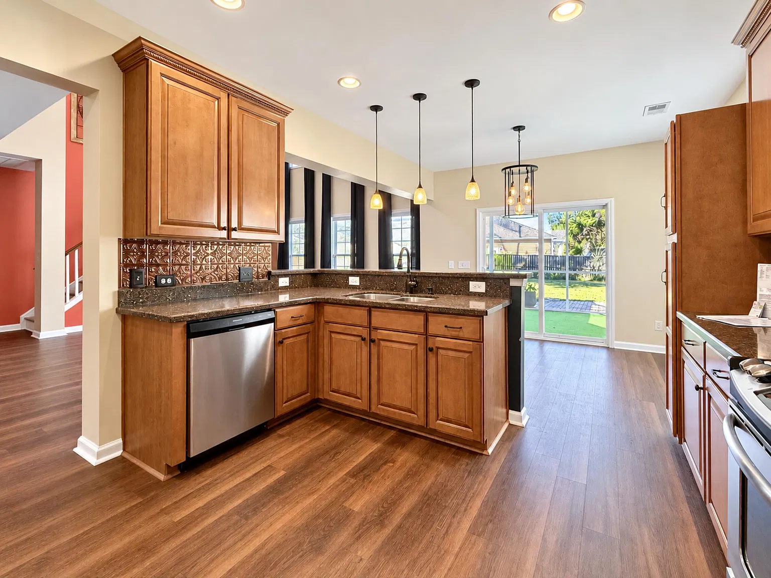 5 bed, 3.0 bath, 3248 sqft, $2,750 — Photo 4
