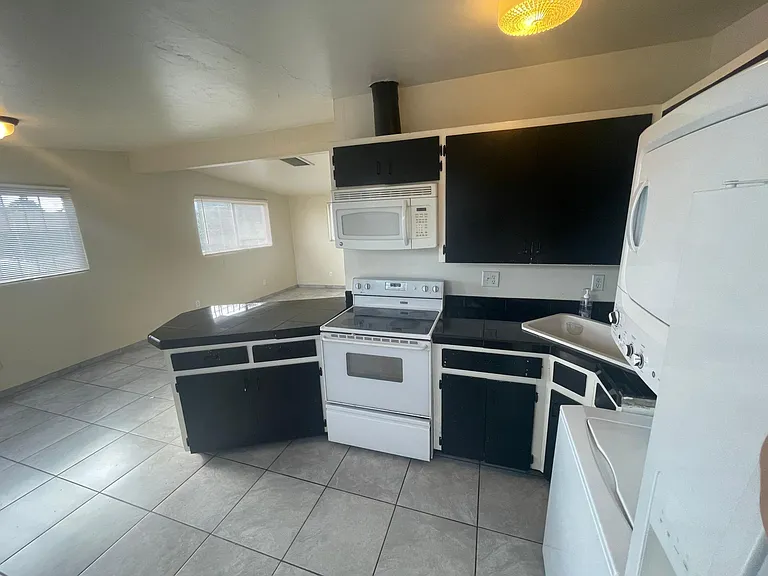 1314 N Venice Ave — Photo 5