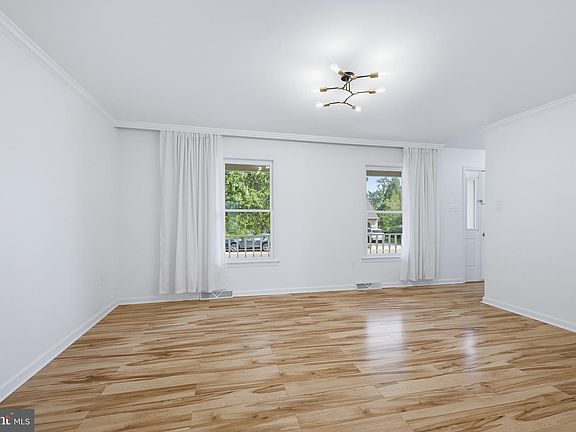 5th image of 2822 Ridings Way
