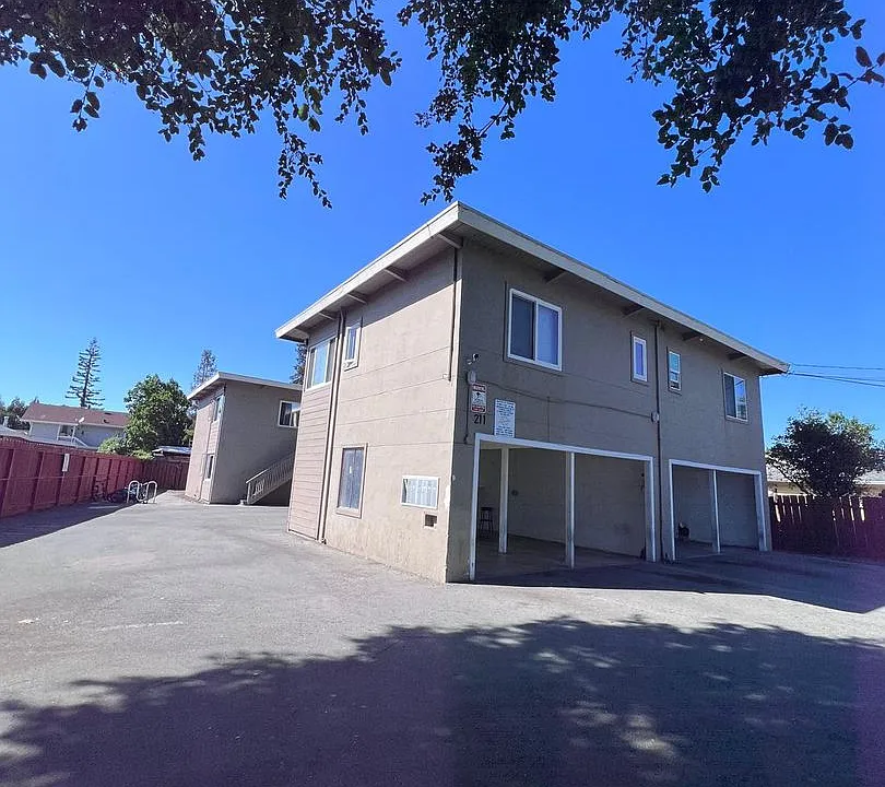 201-211 3rd Ave