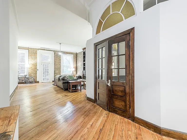 102 W Summit Hill Dr #204 — Photo 4