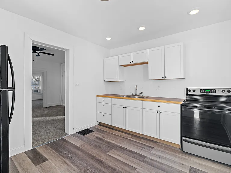 4721 Section Ave #B — Photo 2