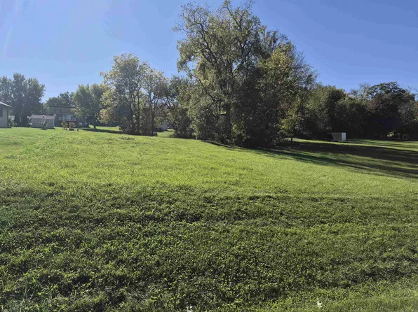 1604 Larchmont Rd, Davis, IL 61019