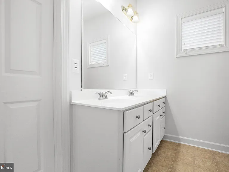 1002 Dorthea Ct — Photo 29