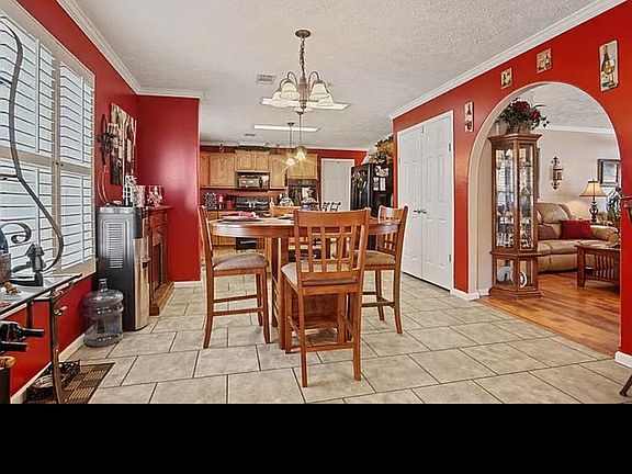 4th image of 67319 Wilson Ln