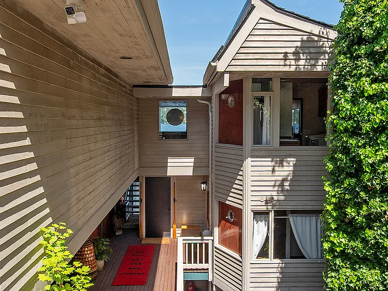 9620 Rainier Ave S — Photo 4