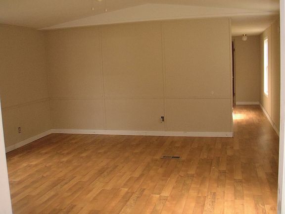 5th image of 128 Valley Dr