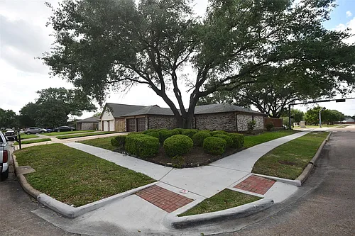 1302 Gentle Bend Dr Photo 1