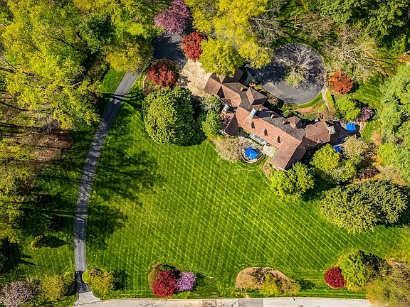 3rd image of 102 Cotswold Rd