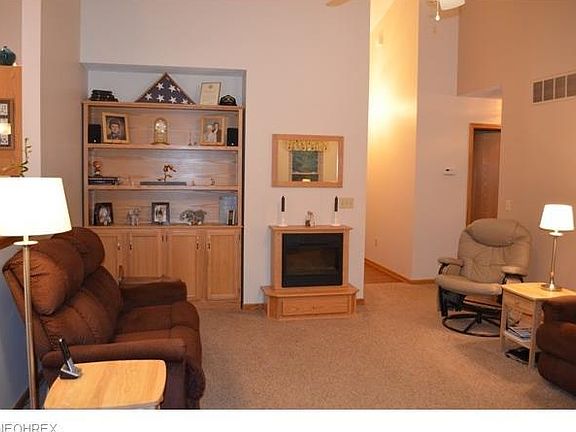 3rd image of 4465 Lockmoor Ln