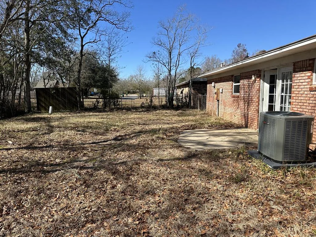 1003 Shirley Dr — Photo 3