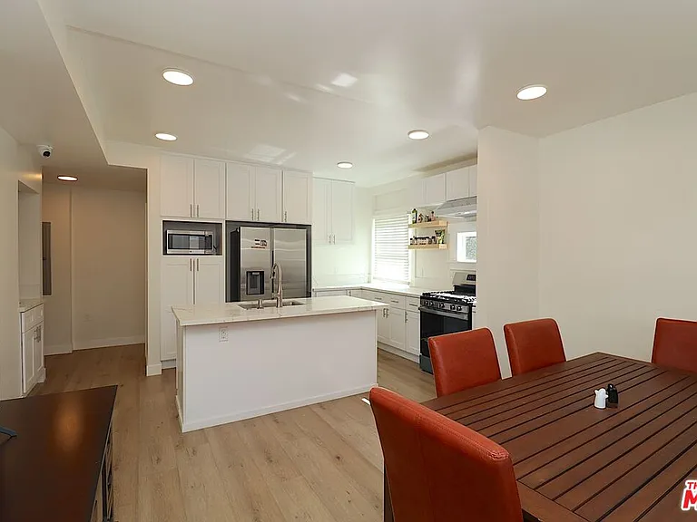 2739 S Budlong Ave — Photo 6