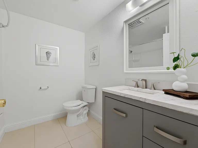 951 S 12th St #220 — Photo 16
