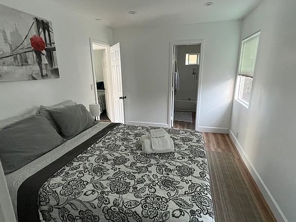 3rd image of 242 W 48th St #1/2