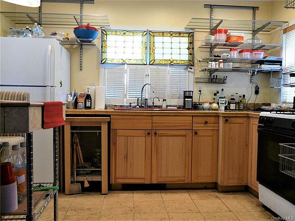 5th image of 15 Rogers Ln