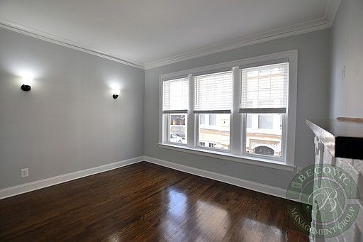3rd image of 1100 W Glenlake Ave #1