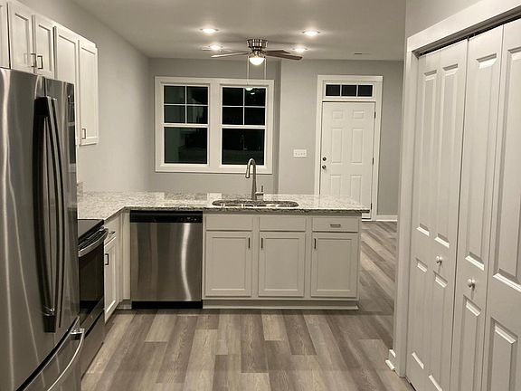 5th image of 262 Sandy Cove Ln