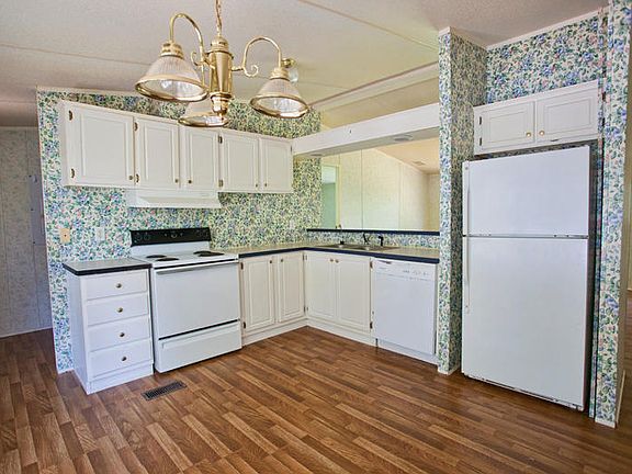 3rd image of 94 Hideaway Ln