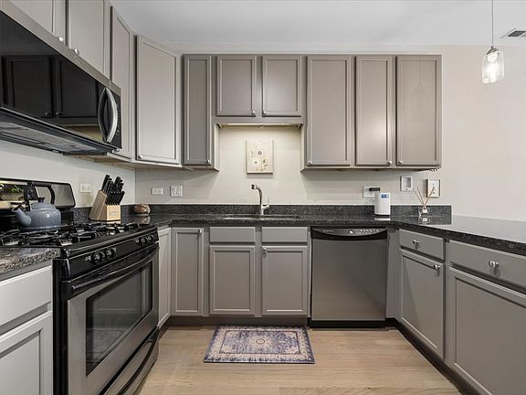 4th image of 1515 W Cullom Ave APT 2