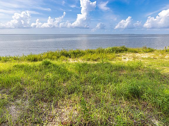 5th image of 9 Cedar Beach Cv