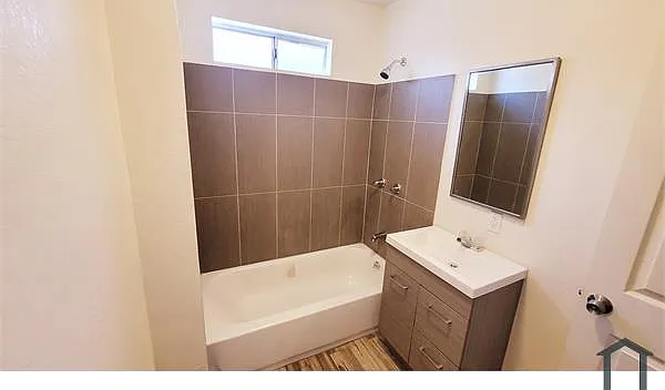 3815 S Saint Andrews Pl — Photo 4