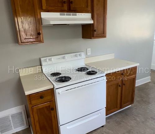4th image of 1009 Knollwood St
