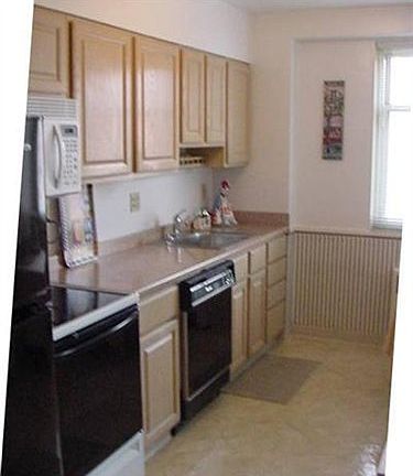 3rd image of 11820 Edgewater Dr APT 806