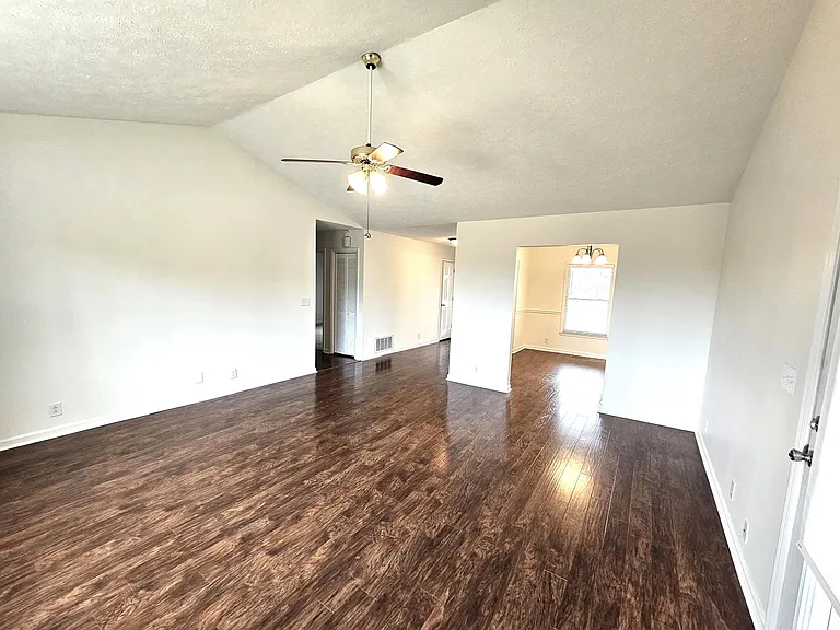4925 Bear Bluff Rd — Photo 6